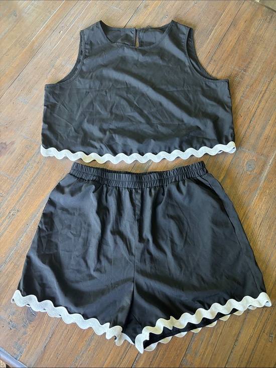 SHEIN Pants - SHEIN size L black with white scalloped trim cropped tank and short set